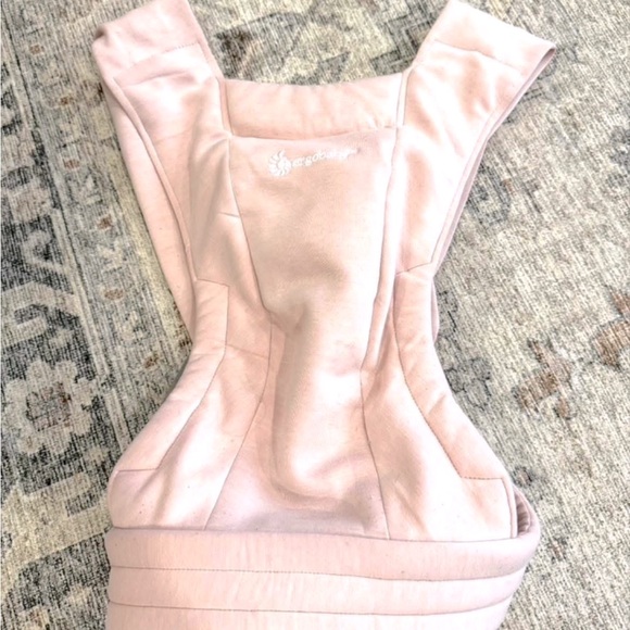 Ergobaby Embrace in blush - Picture 1 of 2